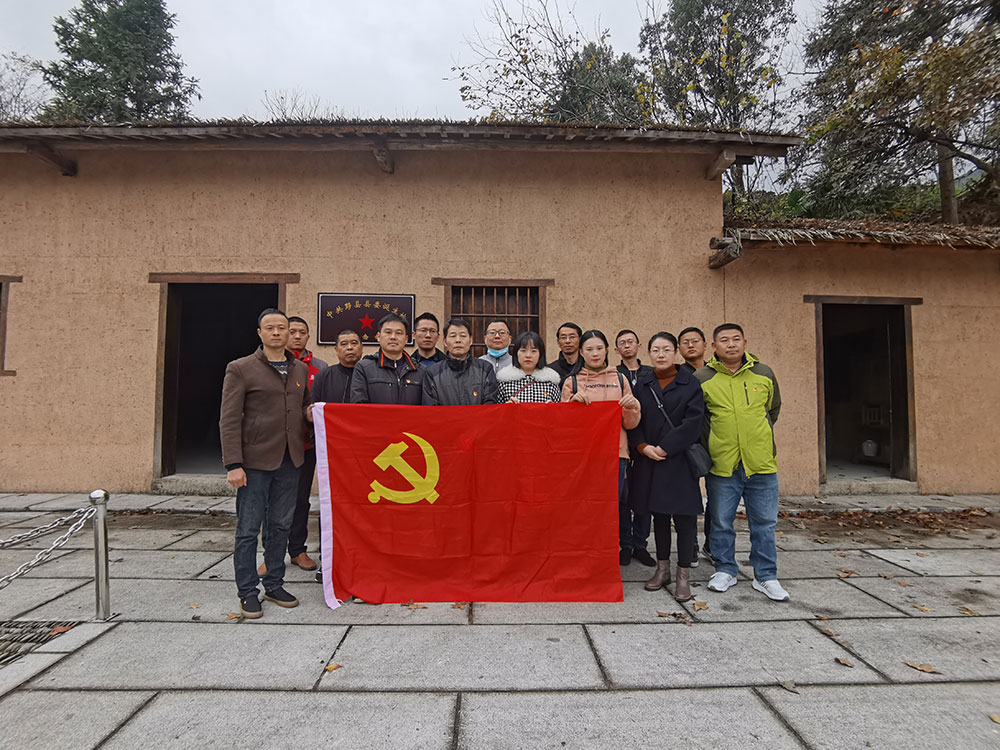 屯溪城建投公司黨支部開展“走進(jìn)紅色記憶、傳承初心使命”主題黨日活動