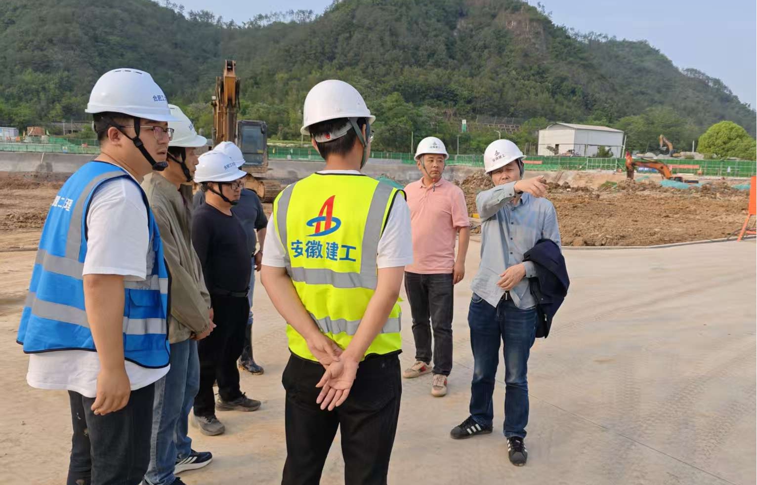 堅守一線保進度 嚴密巡查護安全——城建投公司“五一”期間全力護航工程項目建設?